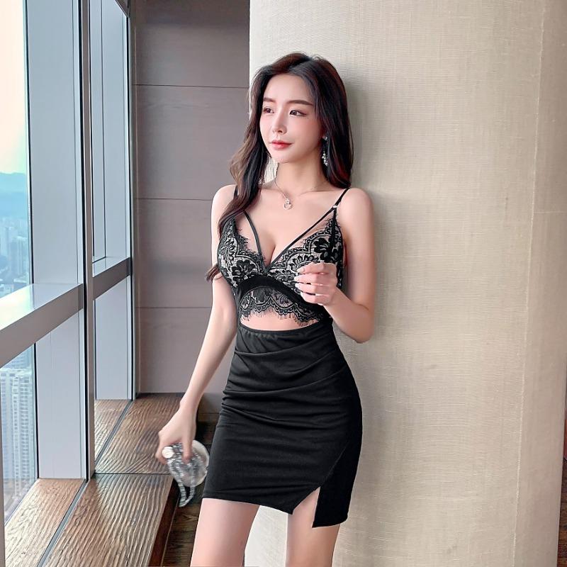 Summer New Niche Design Lace Splicing Tight Body Hollow Low-cut Collar Suspender Hip Dress