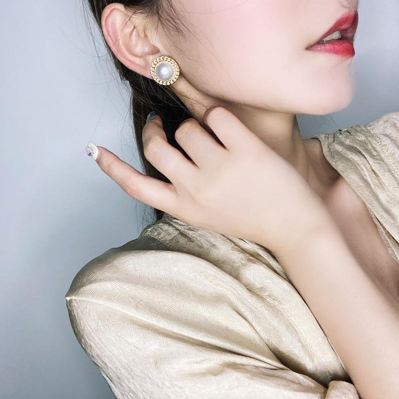 Korean Design Elegant Simulated Pearl Big Round Clip On Earrings Non Pierced Baroque Pearl Ear Clips for Women Jewelry
