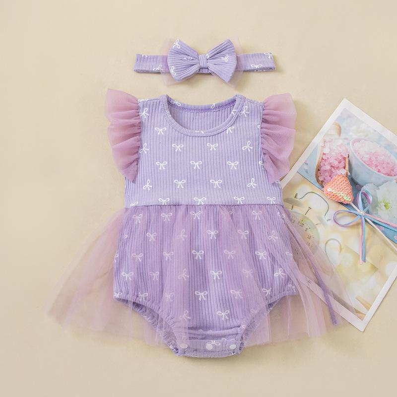 Neues Baby-Mädchen-Netzkleid Stilvoller und niedlicher Jumpsuit mit kleinen Blumen-Flatterärmeln und Haarschmuck-Set