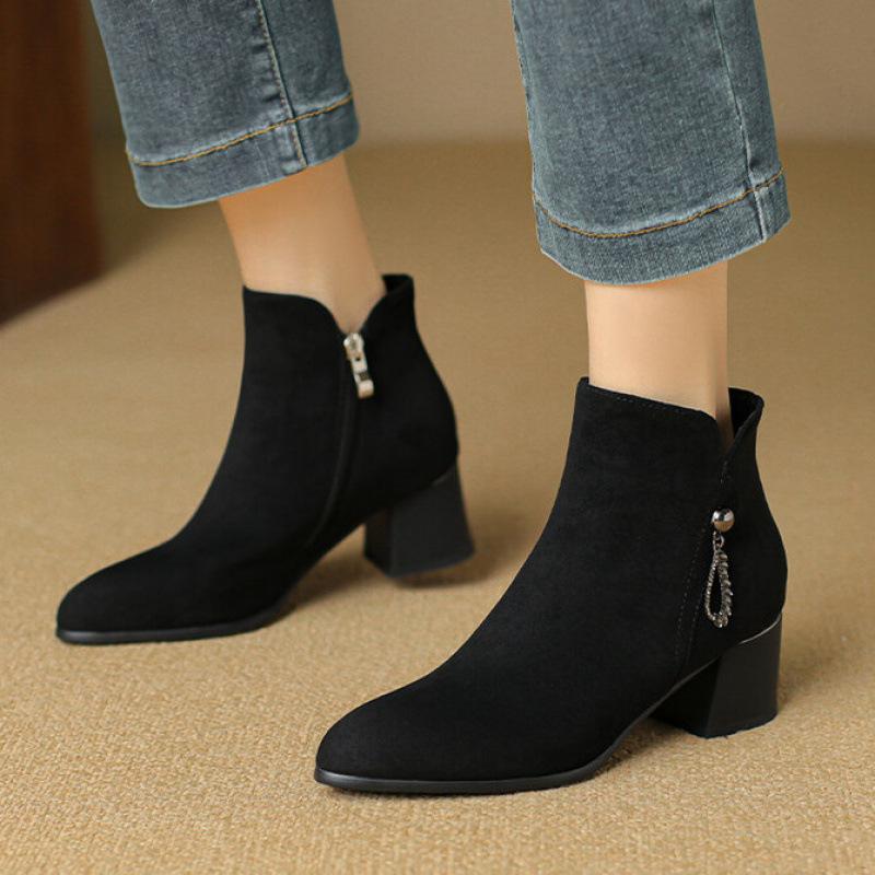 Autumn and winter suede Martin boots women's medium heel large size side zipper comfortable square heel leather boots Korean version of the new me