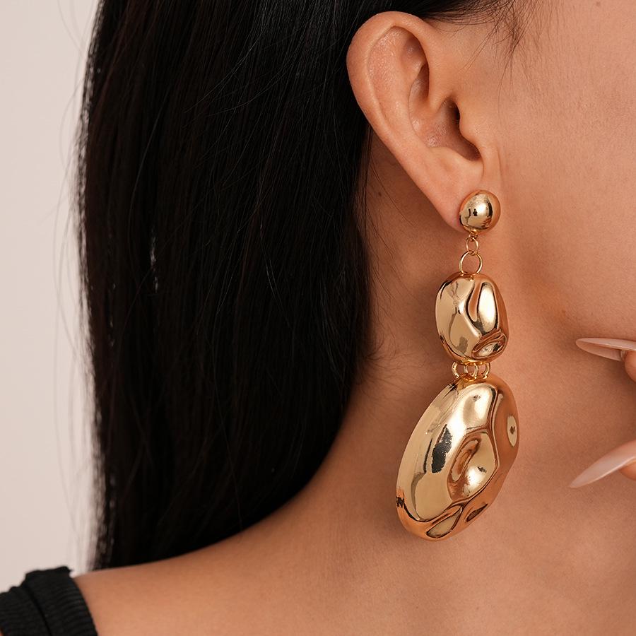 High-End European & American Metal Oval Earrings and Necklace Set - Simple Clavicle Chain for Women