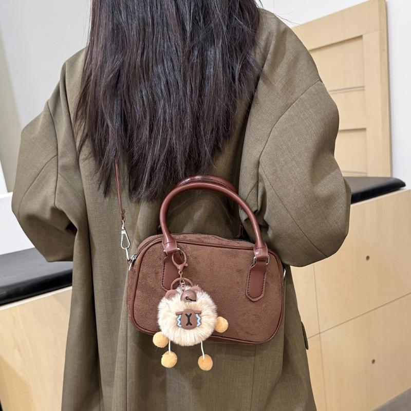 American retro fashion literary hand-held bowling bag 2025 new autumn fashion Maillard shoulder oblique span bag