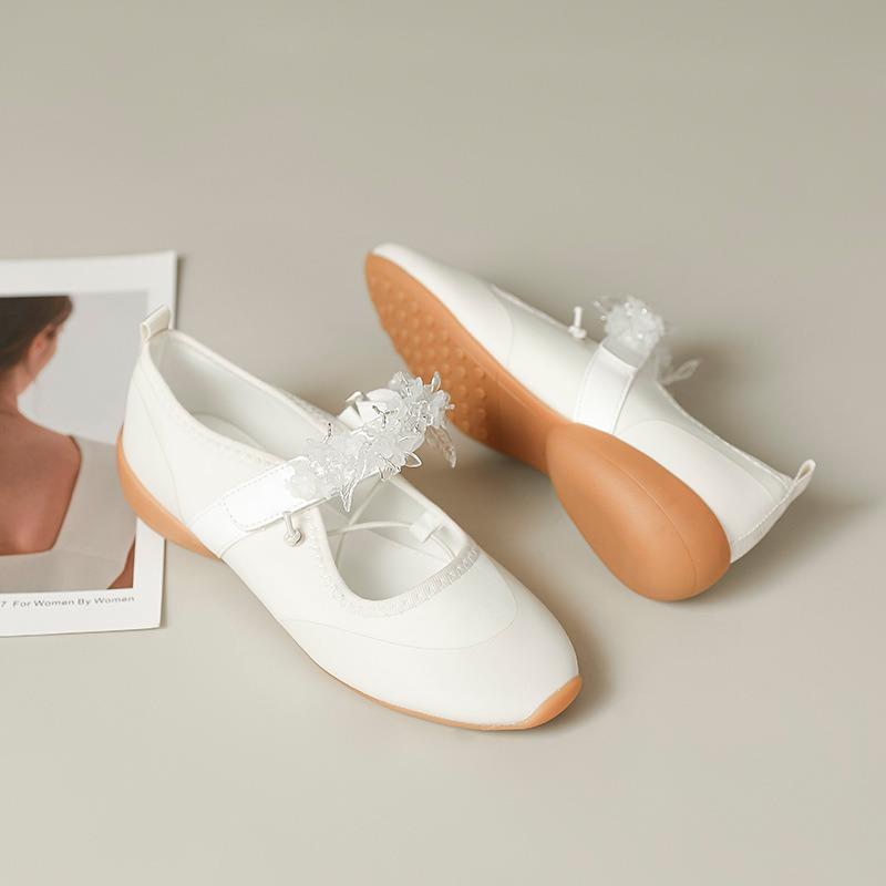 

New retro sports style Velcro leather Mary Jane shoes black versatile flower round head ballet shoes 40 білий