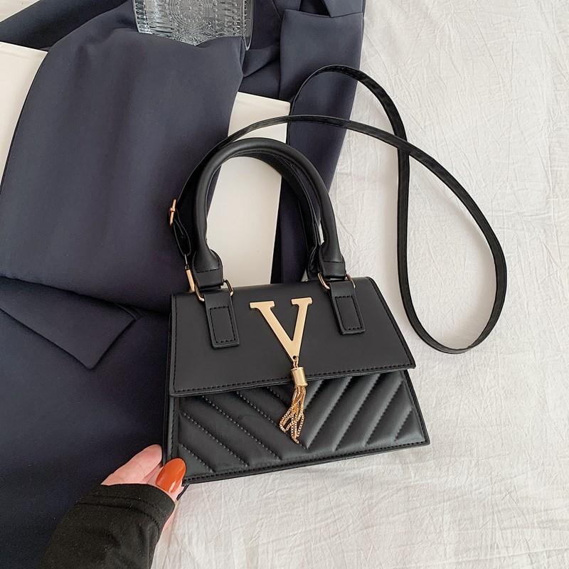 2 New casual personalized portable small square bag fashionable simple retro fashion trend shoulder messenger bag