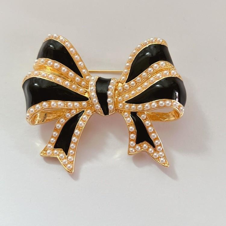 Vintage French Style Butterfly Brooch With Pearl Drop Oil Finishing For Women Fashion Accessories