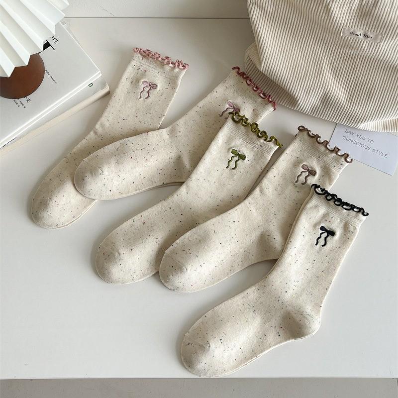 Chaussettes d'Automne à Nœud pour Femmes - Style Japonais avec Bord Oreille de Bois, Mode Tendance en Fil.