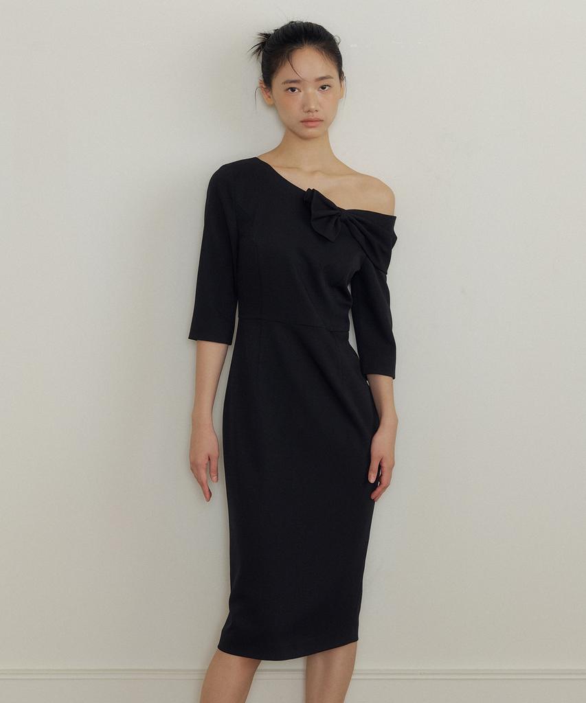Lucirju One-Shoulder Ribbon Drape Dress (Black)