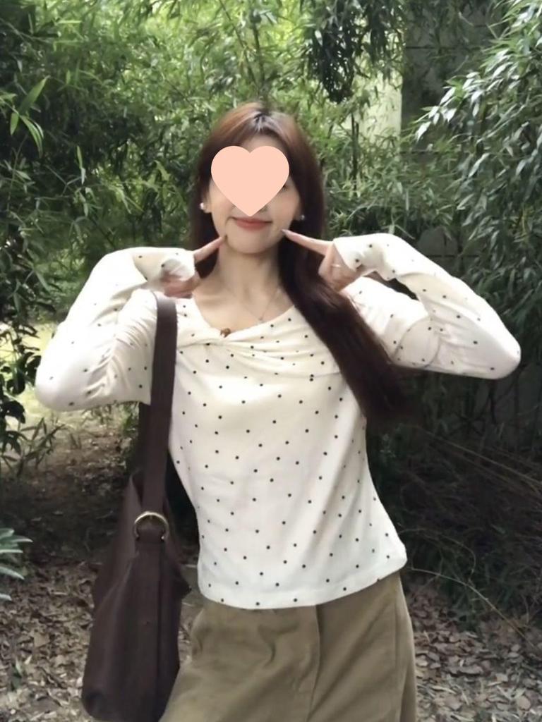 Love It! Korean Style Polka Dot Long Sleeve T-shirt - Super Hot Autumn/Winter Slimming Top for Women