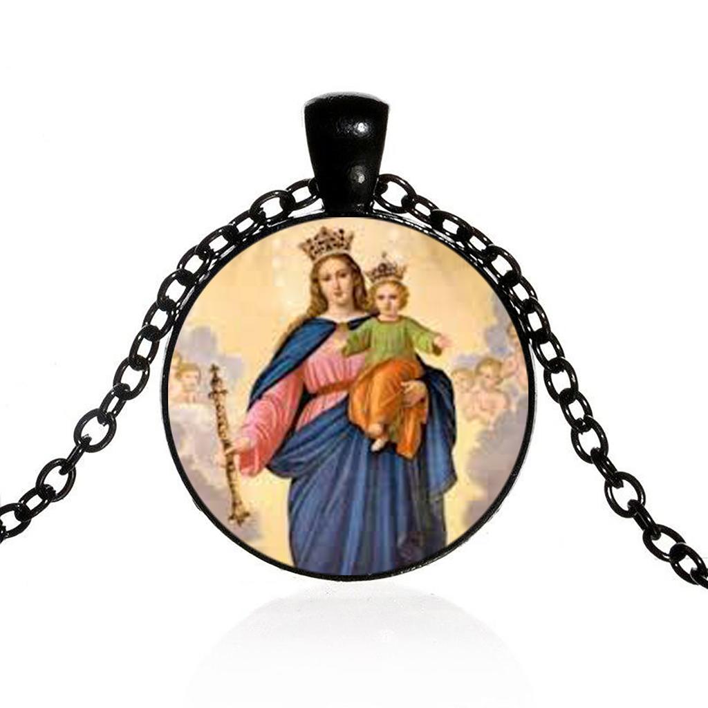 A Gemstone Pendant Featuring The Virgin Mary And The Infant Jesus, Suitable For Everyday Wear.