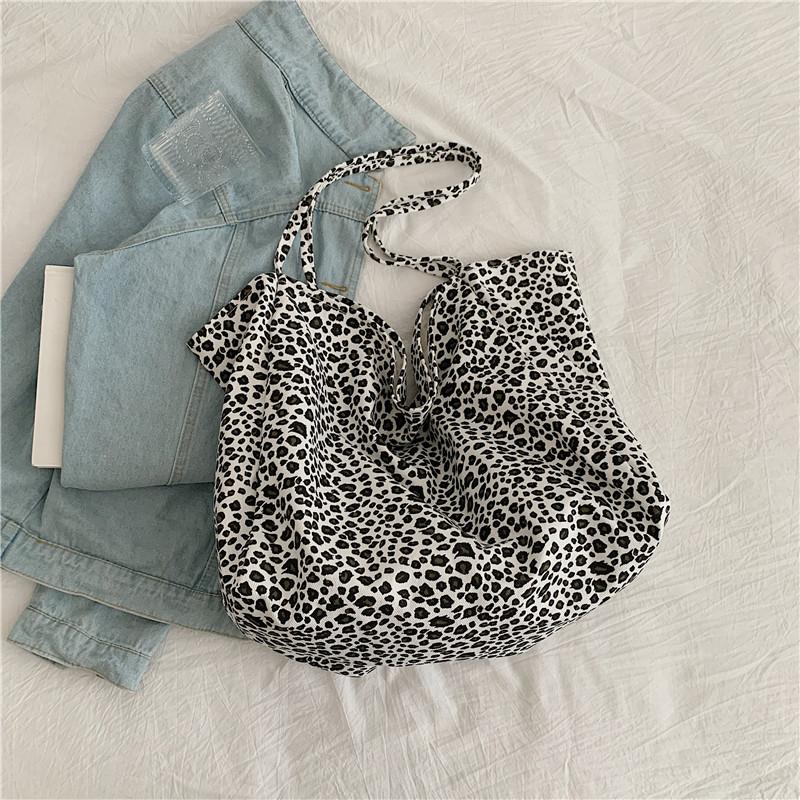 Женская сумка через плечо с леопардовым принтом — фото 9