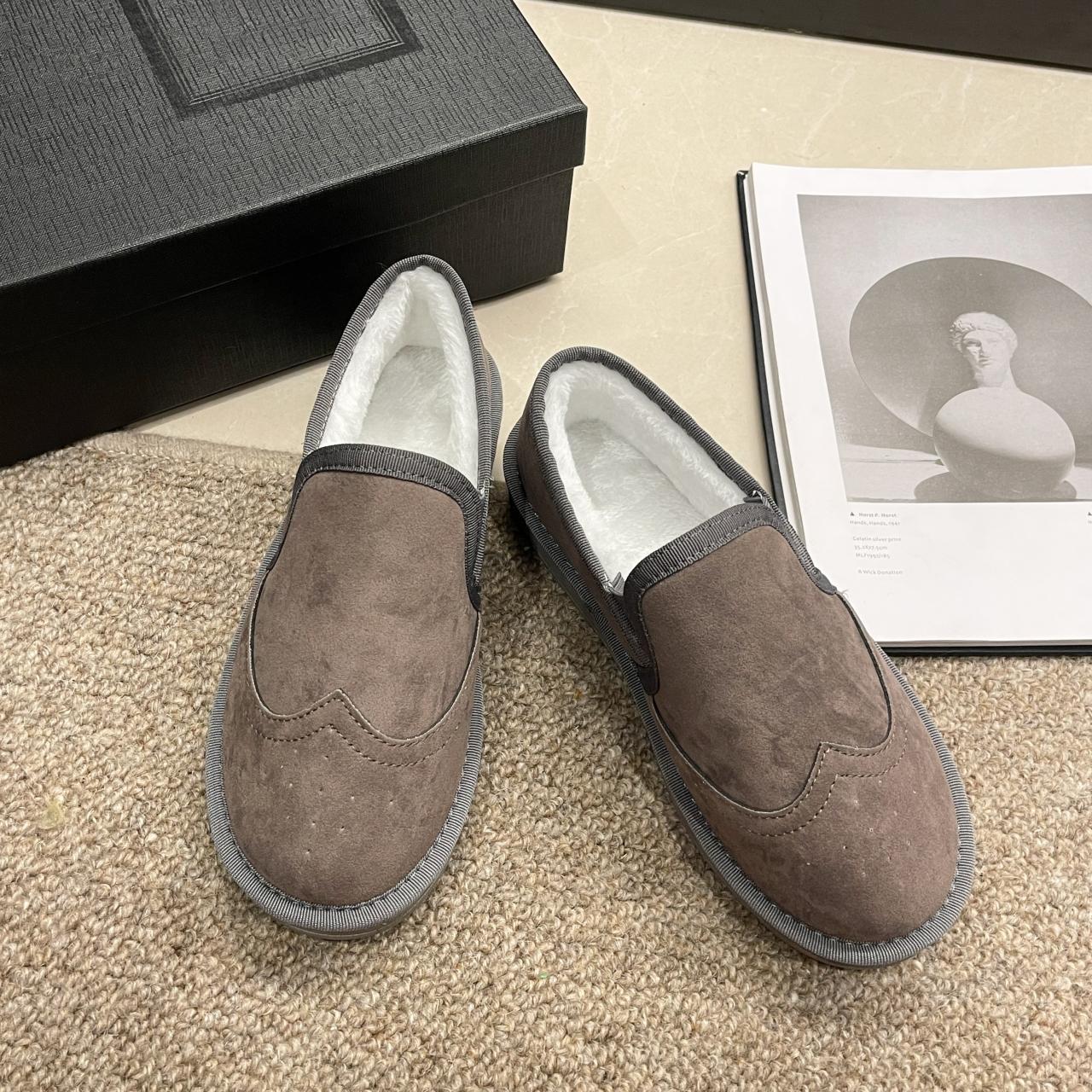 

2024 2024 Женская обувь на плоской подошве осень-зима без застежек Повседневная хлопковая обувь Теплые удобные женские мокасины больших размеров Зимняя обувь Нескользящая женская обувь 42 серый