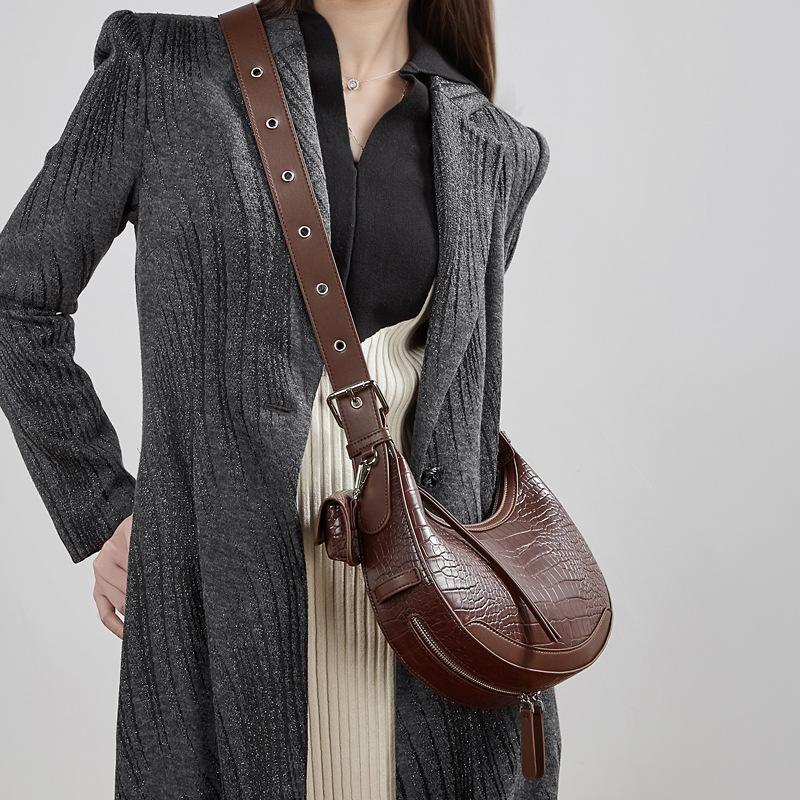 Spring and Summer New Leather Niche Design Crescent Moon Bag, Armpit Bag, High-end Crescent Bag, Commuter Shoulder Messenger Women's Bag