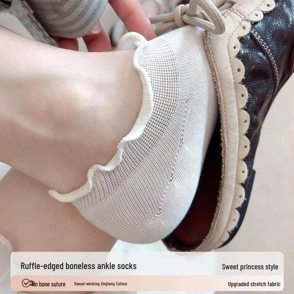 Women's Summer Lace Low-Cut Boat Socks: Thin, Ruffle Edge, Breathable, Sweat-Wicking, Non-Slip Heel.