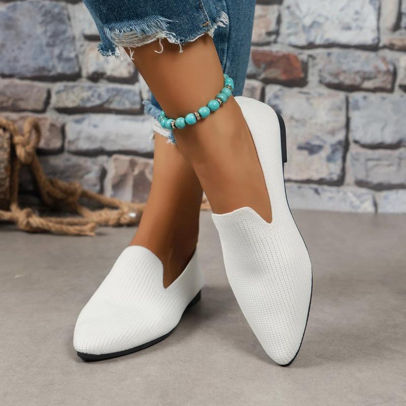 Pointed-Toe Knit Shoes: The Butterfly Pattern Boasts Strong Design Sense, Breathable Knit for Comfort and Versatility