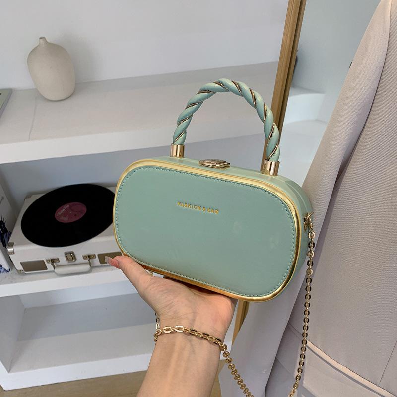 Niche Design Women's Handbag New Versatile Metal Decoration Girls' Chain Bag Fashion Crossbody Bag Lightweight Handbag