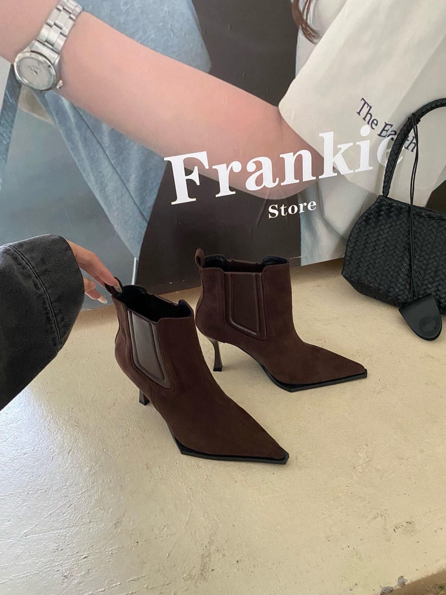 

2025 новые европейские и американские стиль широкая голенище тонкая замша универсальный темперамент острый носок тонкий каблук короткие ботильоны 39