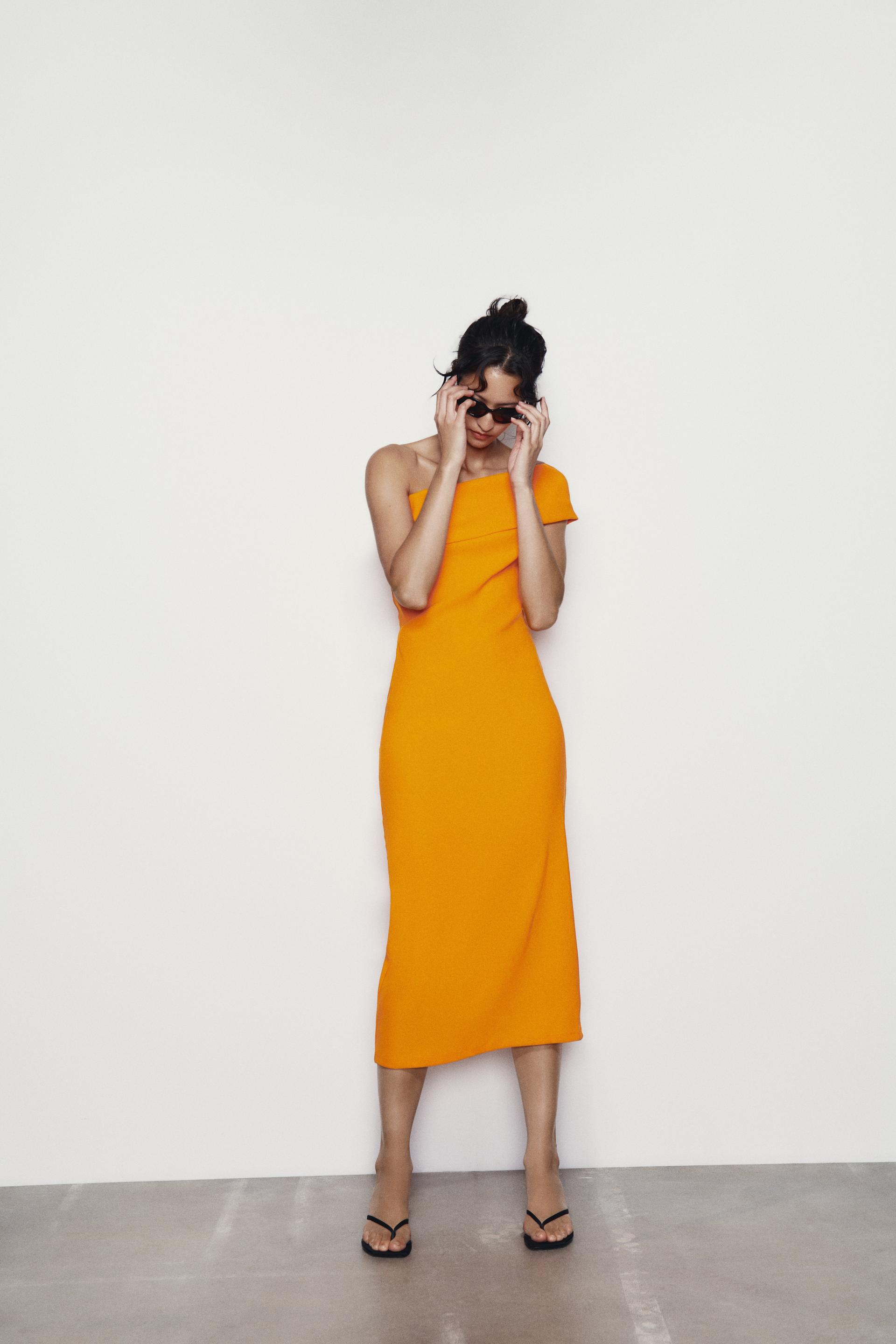 

LONG FITTED BANDEAU DRESS