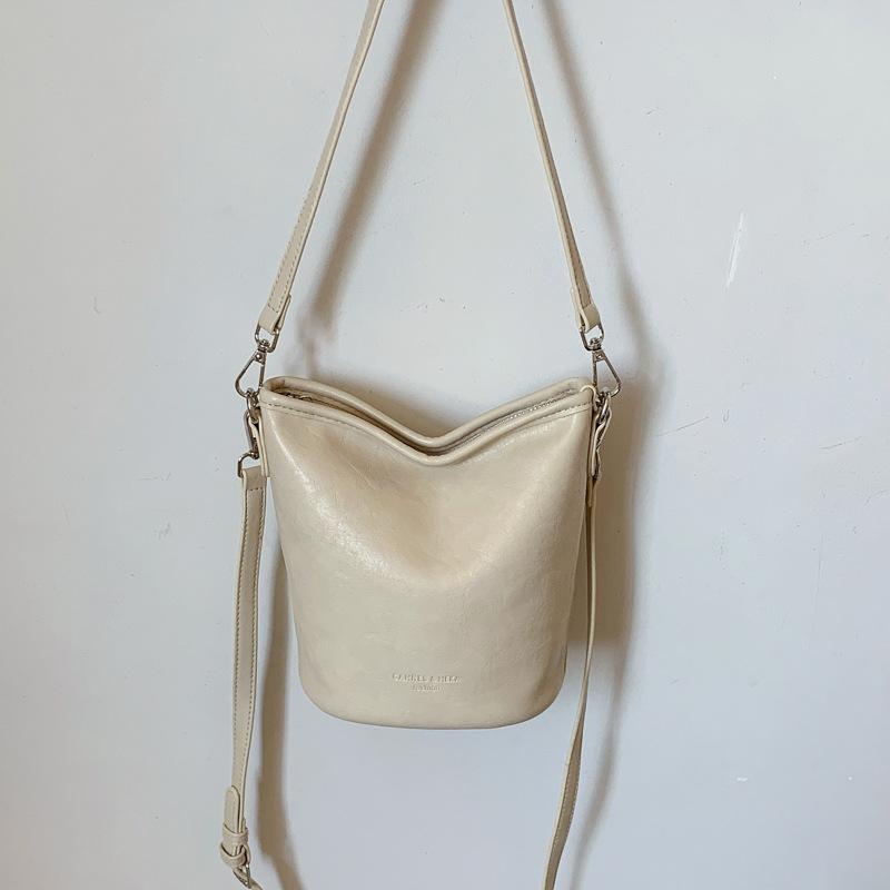 High-end Small Bag Women's New Popular Versatile Messenger Bag Fashion Shoulder Underarm Bag Bucket Bag