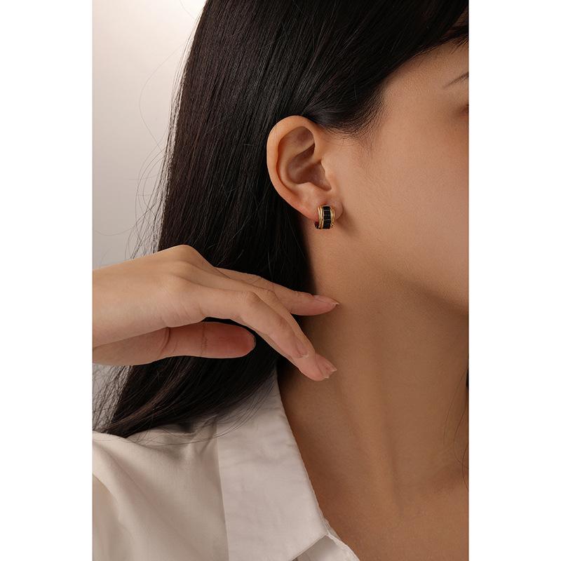 

Korean & Japanese Black Zircon Circle Earrings: Elegant Women s Ear Cuffs золотой
