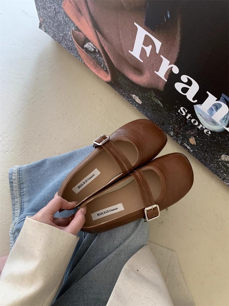 

Туфли на плоской подошве с легкими губами, 2024, новые коричневые туфли Мэри Джейн с пряжкой в виде одного слова, женские туфли в стиле ретро с толстым каблуком и круглым носком 40 темно-коричневого