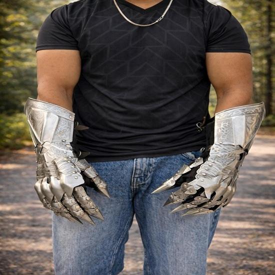 Medieval Steel Gauntlets with Claws, Gothic Knight Armor Gloves, Fantasy LARP Costume