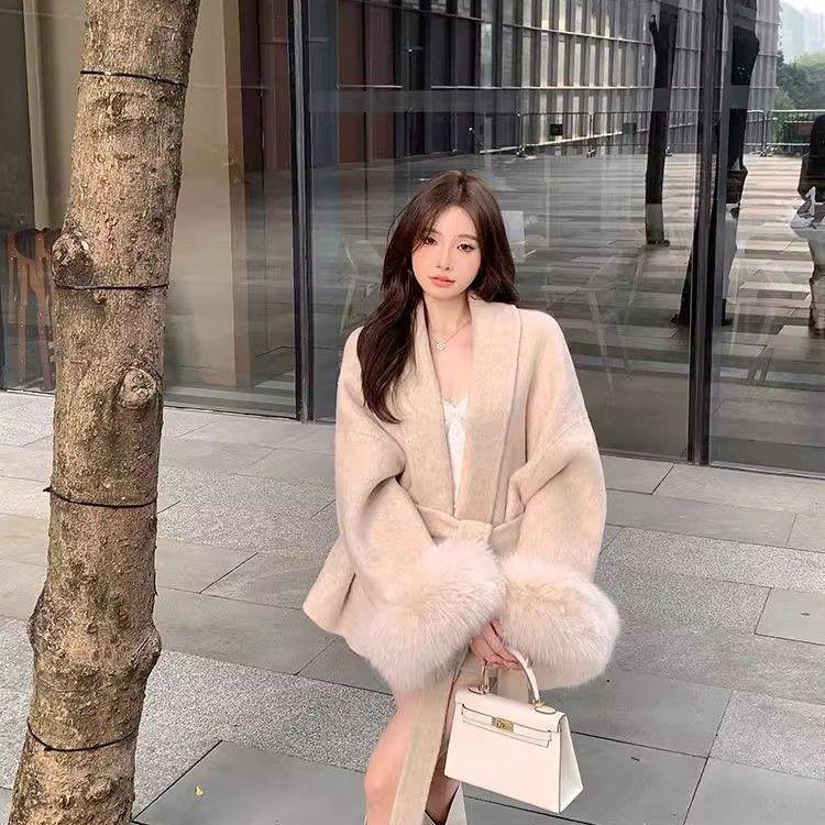 Hepburn Style Wool Coat with Lace-Up Fur Sleeves for Women - Slim Fit for Autumn/Winter