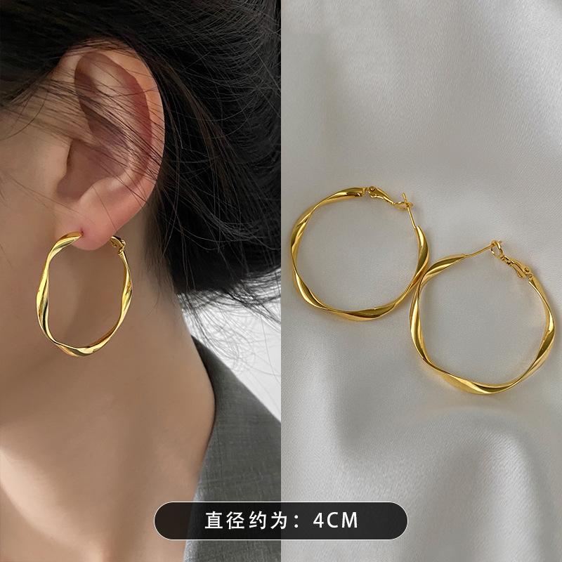 

Mobius European and American style temperament big earrings earrings round face thin high-end earrings niche design stud earrings women