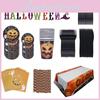 Materiały dekoracyjne na przyjęcie Halloween, w tym obrus z dyni i słomki**
