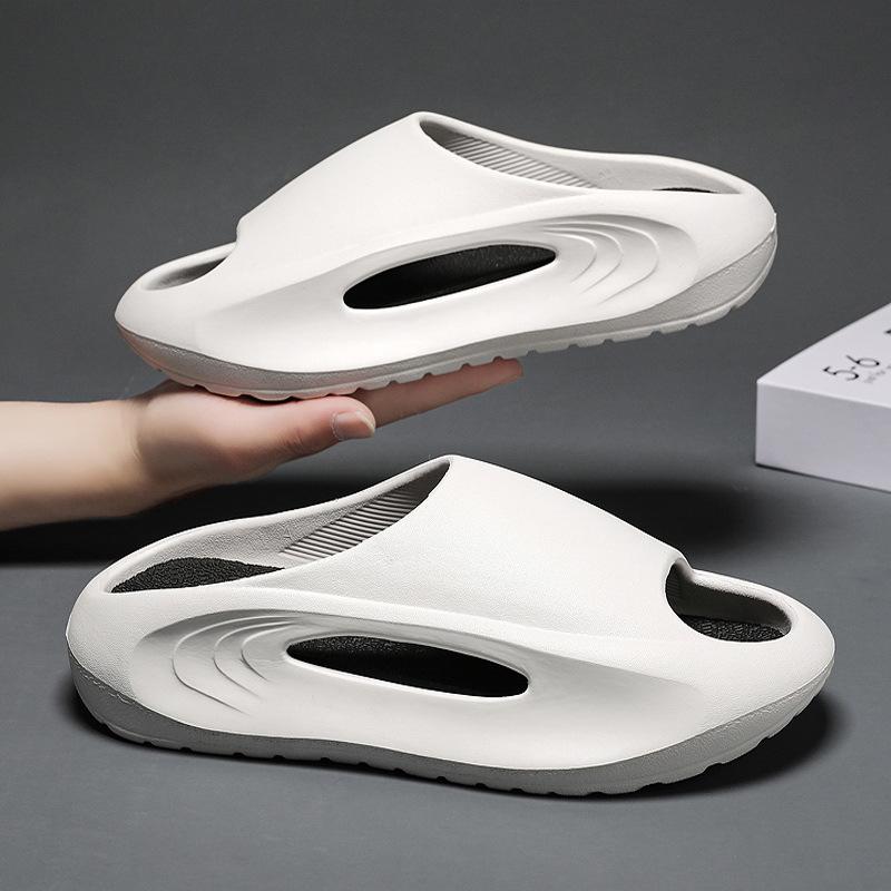Fashion Men slippers Summer Luxury Sandals men Outside fashion outdoor Casual Beach slippers Breathable Shoes for men Home Slippers2024