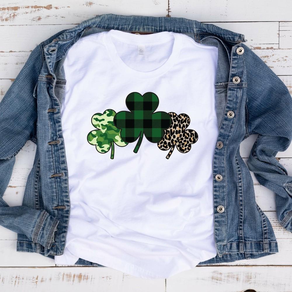 

Clovers Unisex Shirt M