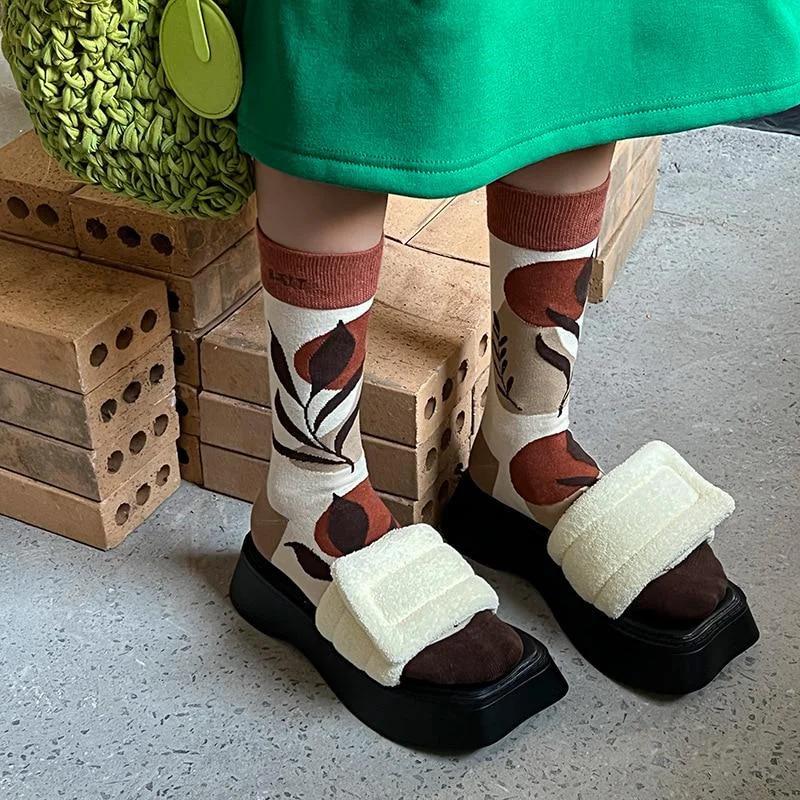 Nye personlighetssokker motestrømpebukser ins trend graffiti sport par sokker i tuben bokstavbroderi Bomull medium tubesokker