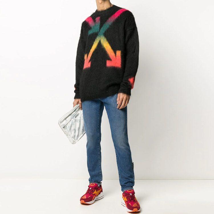 OFF WHITE Fuzzy Arrows Crew Knit Sweater OMHA036E20KNI0021087