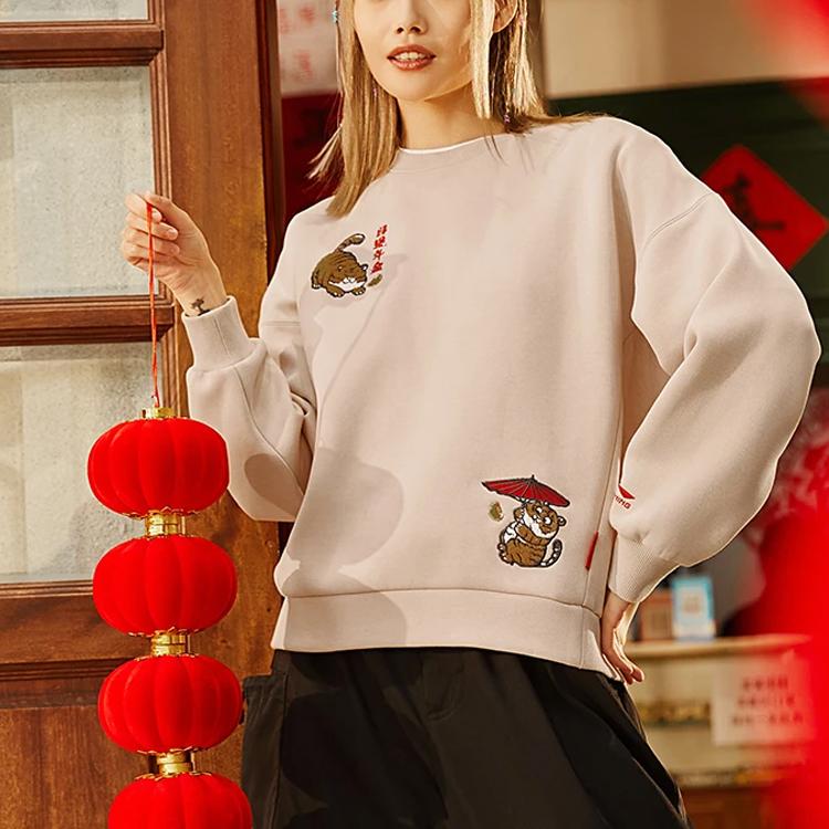 Li-Ning Sports Life Series Daily Progress Gold Embroidery Loose Round Neck Pullover Sweatshirt Women Tops Misty-Apricot AWDS158-1