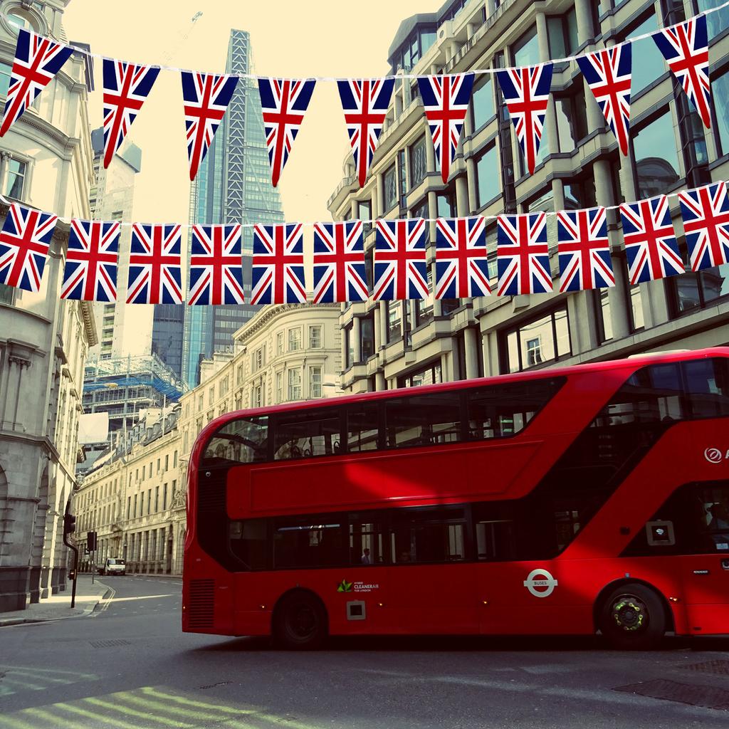 Oaktree Union Jack Wimpelkette – 10 M Lang, 30 Flaggen, Je 14x21 Cm, Für Partys & Events
