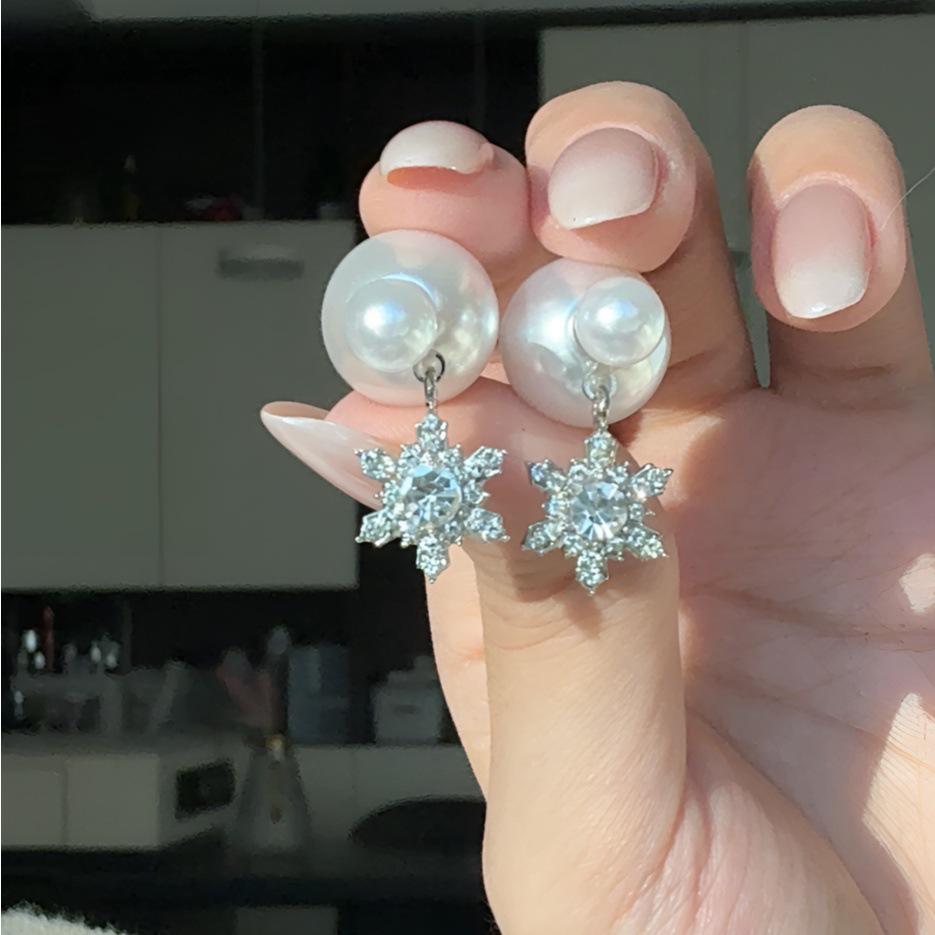 Snowflake Pearl Stud Earrings: Elegant, Two-Way Wear, Crystal Design, Fashionable & Versatile.