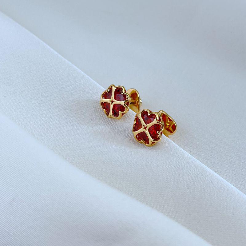 

Серьги-пусеты Клевер с цирконами с позолотой 18 карат и серебряной иглой S925