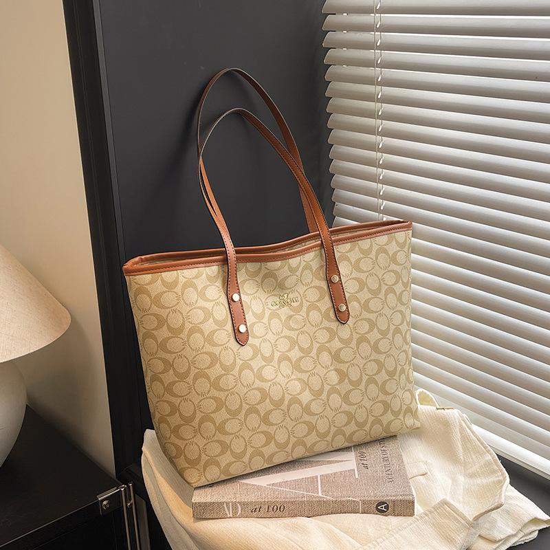 Women's Classic Floral Tote: Large Capacity, Fashionable Print, Versatile Shoulder or Underarm Bag