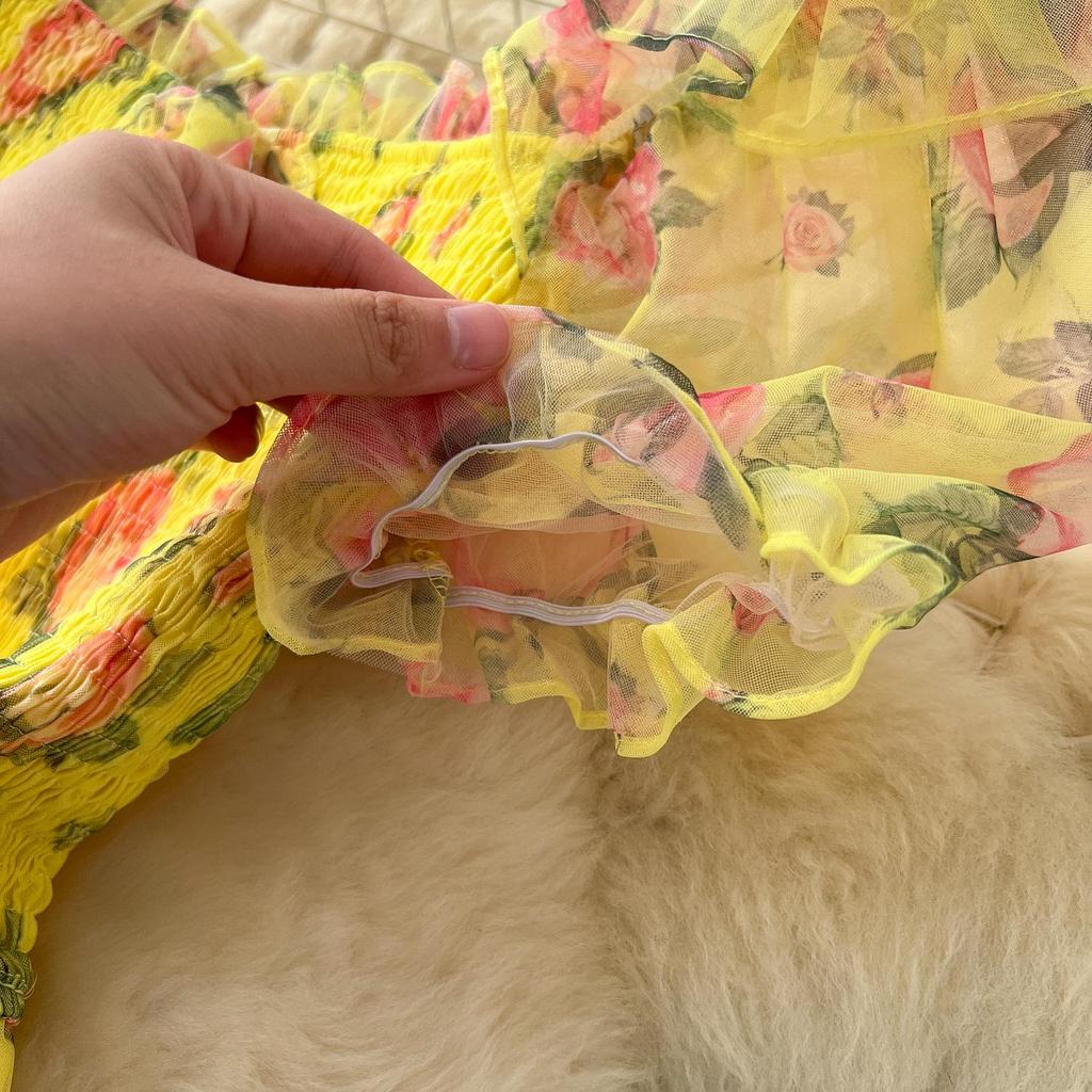 Abito Retrò Francese Floreale in Chiffon con Vita Cinciurata, Manica a Sbuffo Monospalla e Gonna in Rete