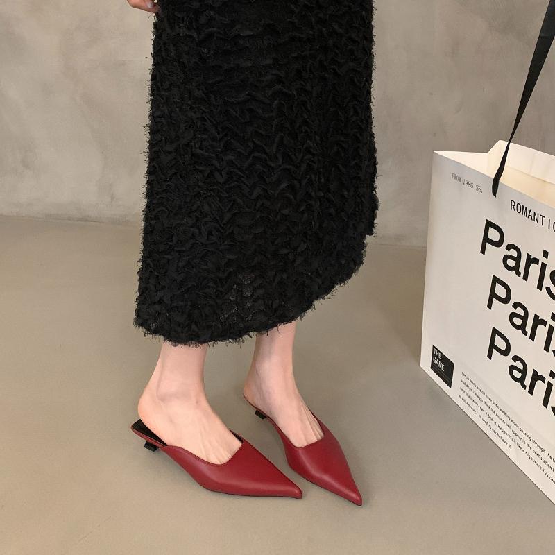 Neue Frühling Sommer Niedriger Absatz Damen Mules Hausschuhe Mode Zehenbedeckung Zum Hineinschlüpfen Slide Damen Weiches Leder Partykleid Sandalen