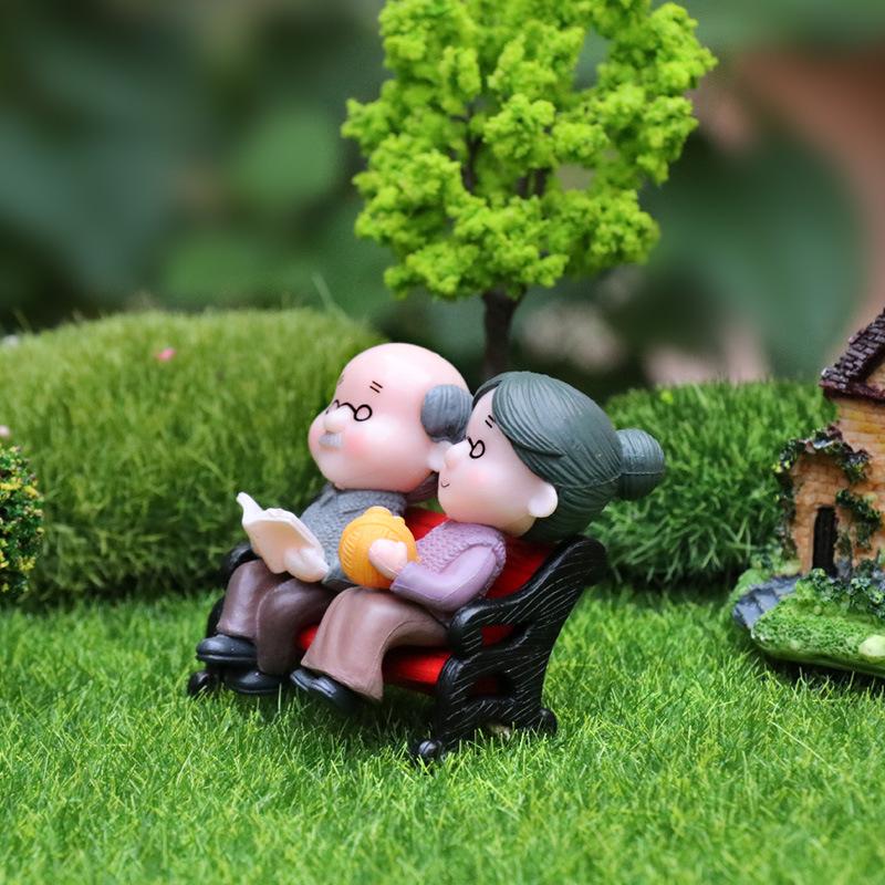 Adorable Grandpa & Grandma On Park Bench Micro Landscape Ornament