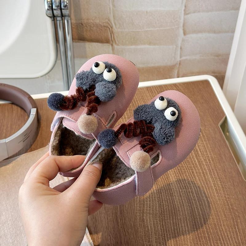 

2024 Детская повседневная обувь для девочек, зимняя новая мода в корейском стиле, мягкая подошва, нескользящая, универсальная, шикарная, теплая кожаная обувь 21 розовый