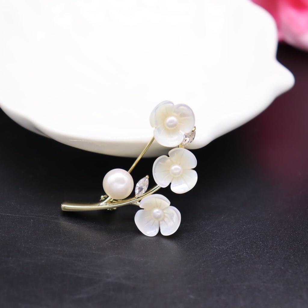 Zirkon Natürliche Muschel Pflaumenblüte Brosche Diamant Süßwasserperle Blumen Corsage Eingangszeremonie Abschlusszeremonie Hochzeitszeremonie Stilvoll
