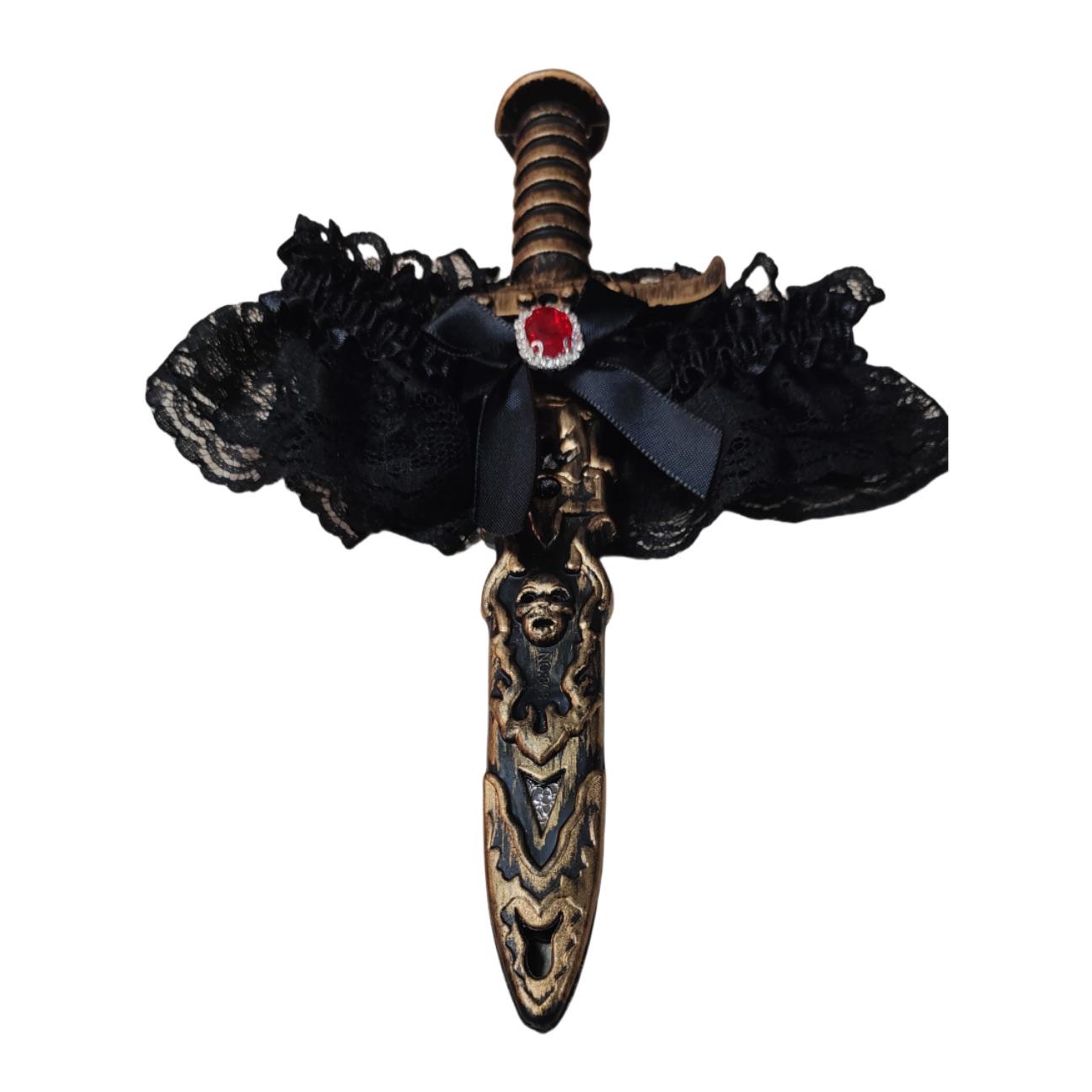 

1 шт. Хэллоуин Пиратская шляпа Пластиковый кинжал Набор Карибский аксессуар для костюма с черными кружевными леггинсами Реквизит для детской вечеринки 17X25CM