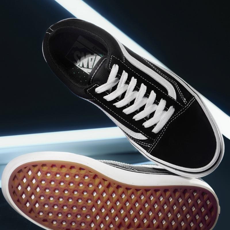 Barnes Comfique Old School Black True White Vn0a3wmavne1