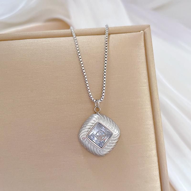 Stainless Steel Punk Hip-Hop Style Necklace Temperament Simple Front Buckle Collarbone Chain