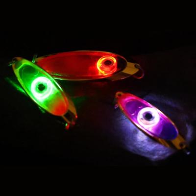 Leuchtender Angelköder Fische anlockend LED-Angelköder Licht Blinker Angelköder Leuchten im Dunkeln Nachtfischerei Zubehör