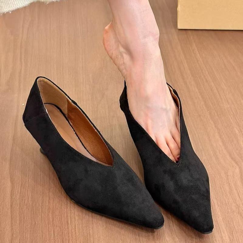 Vintage Pointed Toe Deep Mouth Soft Sole Non-Slip Kitten Heel Suede Pull-On Special Heel Shoes
