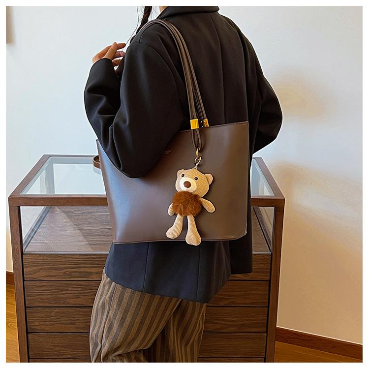 Retro Style Large Capacity Tote Bag Soft Faux Leather Shoulder Handbag with Zipper Closure for Daily Commute
