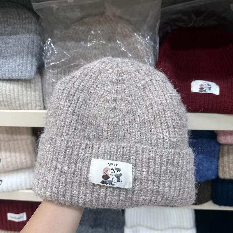 Versatile niche cartoon sticker showing thin wool hat for women, warm in autumn and winter, age reduction, small face, personalized knitted hat head