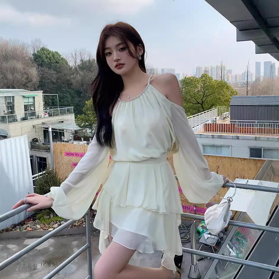 High-quality Korean version of autumn clothing, new sweet temperament, apricot neck off-the-shoulder top, waist skirt, two-piece suit for women